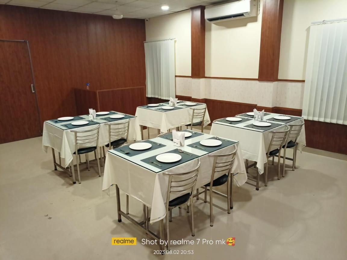 Hotel Jaysha Гувахати Екстериор снимка